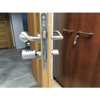 Elektroniczny zamek RCF_CYLINDER_68 do drzwi wkładka TTlock PIN czytnik